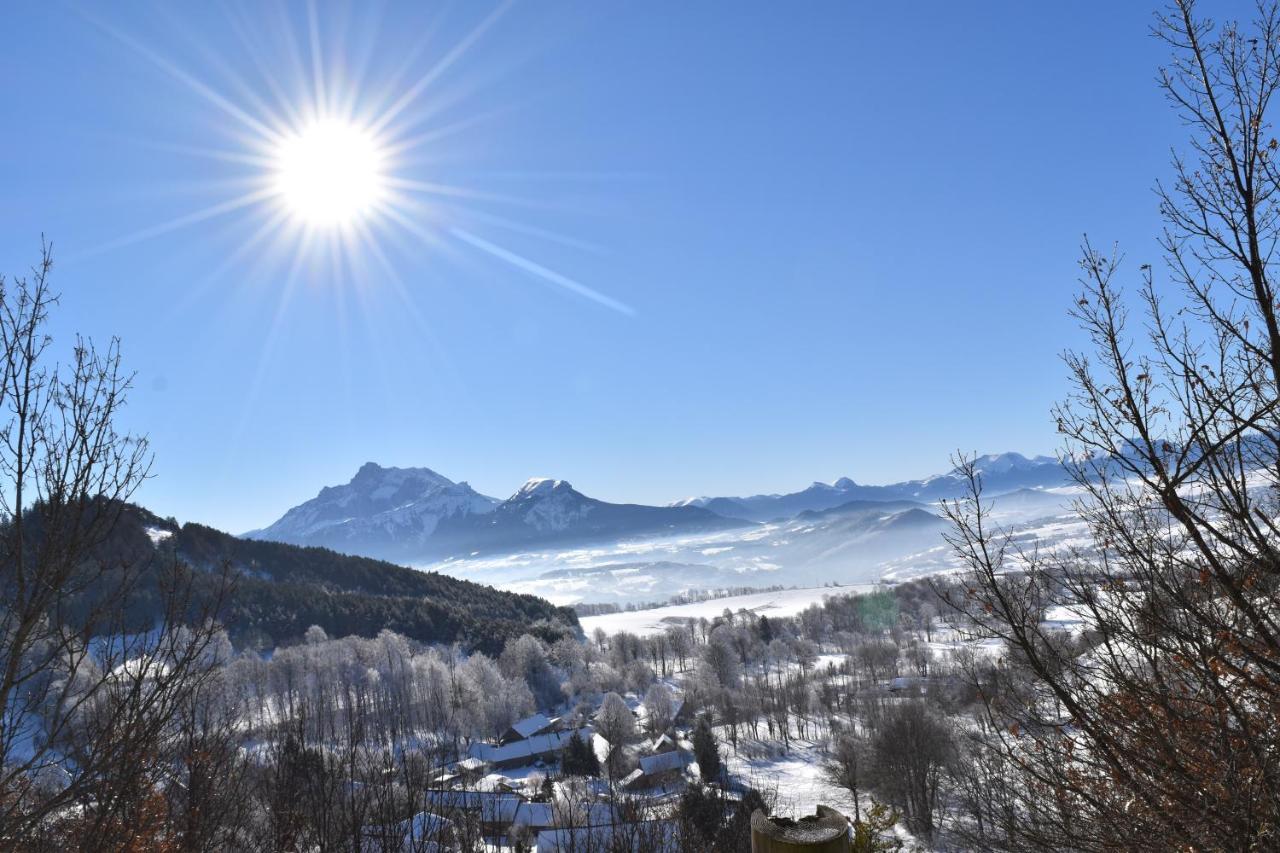 Gite Au Printemps Japonais, Petit Train De La Mure, Parc Des Ecrins Pierre-Chatel Kültér fotó