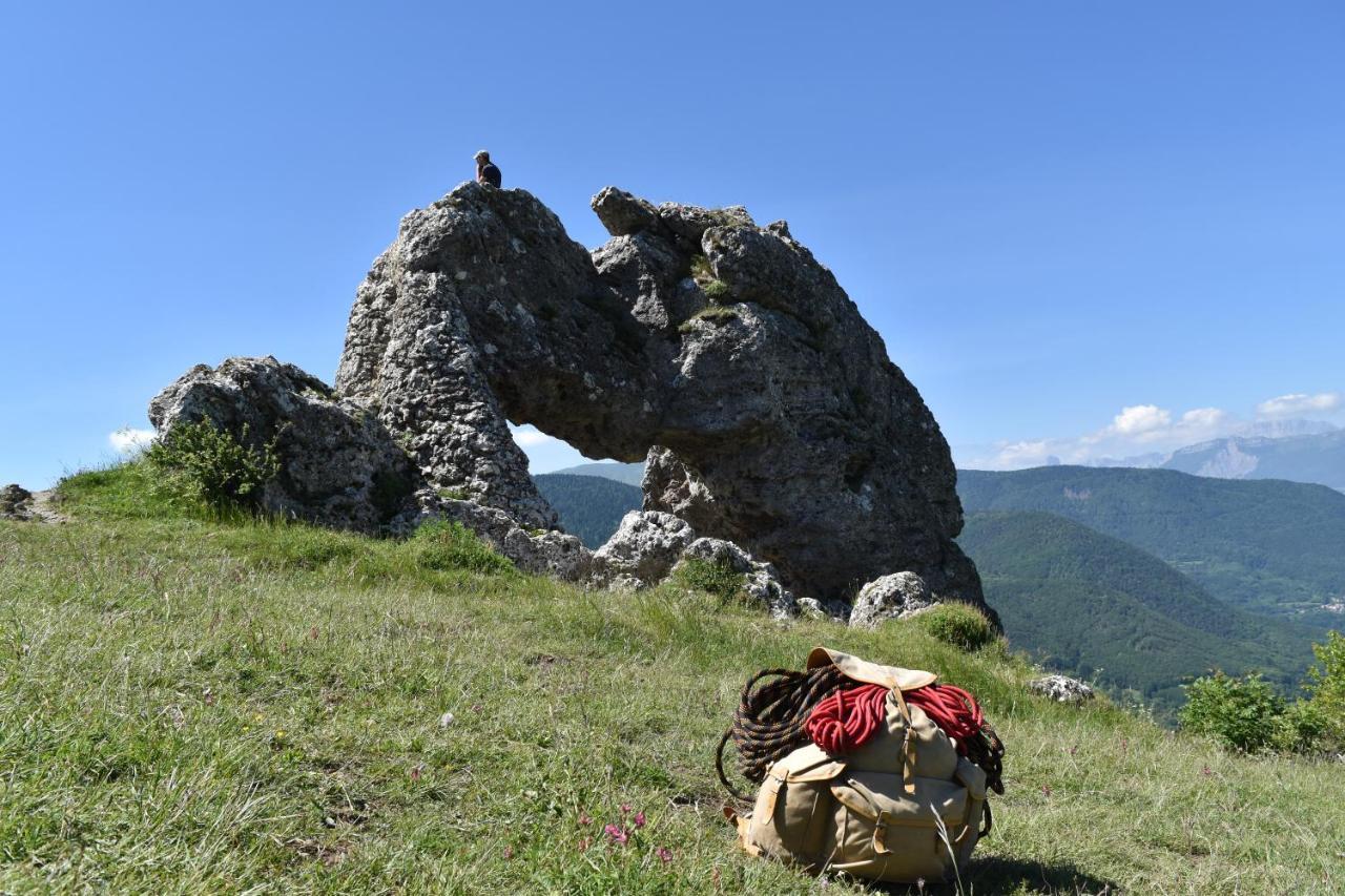 Gite Au Printemps Japonais, Petit Train De La Mure, Parc Des Ecrins Pierre-Chatel Kültér fotó
